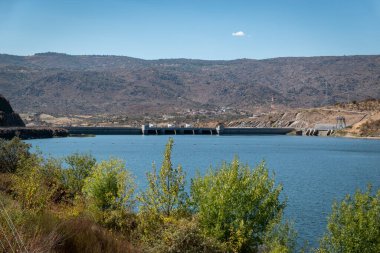 Portekiz, Tras os Montes 'teki Foz Barajı tepeler ve dağlar arasında