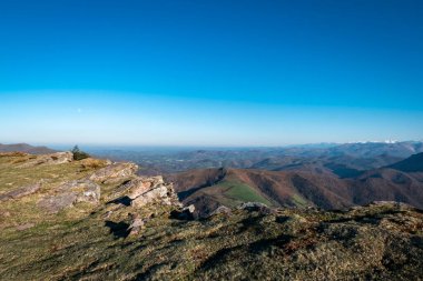 Fransız Bask ülkesindeki Artzamendi dağından panoramik manzara