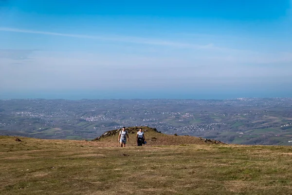 stock image Tourists walking on top of the Ainhoa mountain in the French Basque Country