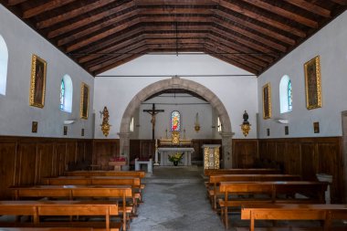 Portekiz, Vila Flor 'daki Aziz Luzia Kilisesi' nin iç ve sunağı.