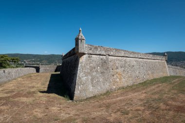 Portekiz, Chaves 'teki Sao Tarafsız Kalesi' nin ön cephesi, ortaçağ askeri kalesi.