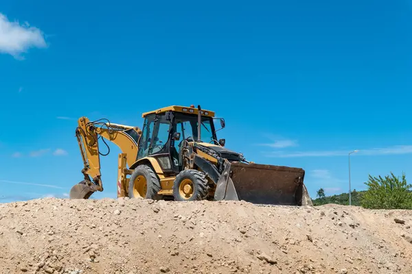 Çoklu geliştirme için toprağı düzleştiren kazıcı