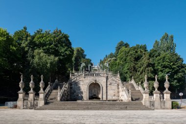 Portekiz 'in Lamego şehrindeki Meryem Ana Sığınağı' nın görkemli merdivenleri.