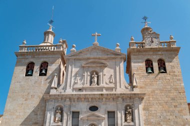 Portekiz 'deki Santa Maria de Viseu Katedrali' nin ön cephesinin bir parçası.