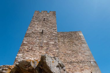 Portekiz 'in Tras os Montes kentindeki tarihi bir anıt olan Mogadouro Kalesi' nin Kalesi