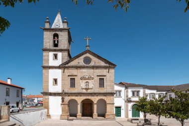 Portekiz 'in Tras os Montes kentindeki tarihi ve kültürel miras olan Mogadouro' daki Sao Francisco Kilisesi ve Manastırı.