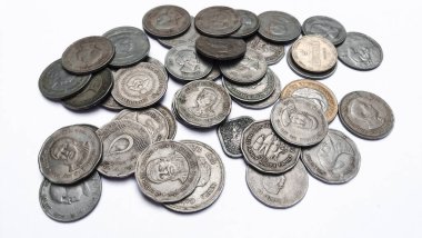 Eski gümüş para yığını 