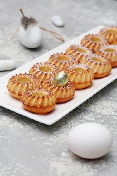 Easter Golden Egg Cupcakes Stok Resim