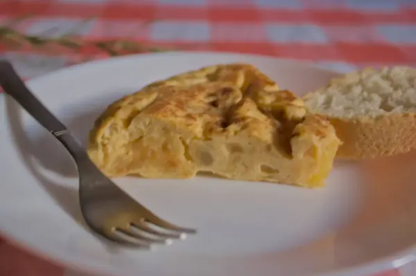 Patates omleti porsiyonu.)