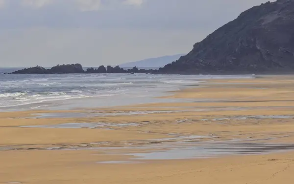 Bask kıyıları, Bask Bölgesi 'nin Zarautz kasabasında gelgit seviyesinde.