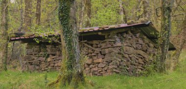 Bask ülkesinin dağlarında çobanlar tarafından kullanılan kaya kulübesi.