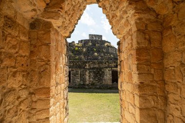 Antik Maya şehri Ek Balam 'ın giriş kemeri, Yucatan, Meksika. Yüksek kalite fotoğraf