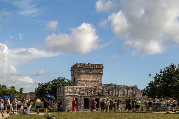Tulum Harabeleri, Mayaların canlı sanatsal mirasının bir kanıtı olarak sayısız ziyaretçinin ilgisini çeken TULUM, Meksika - Şubat 2023.