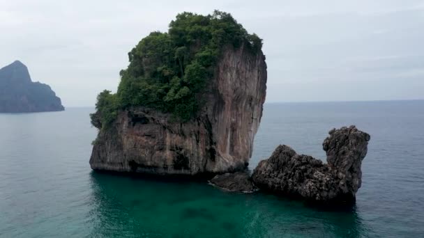 Drone Shot Paradise Island Green Limestone Cliffs Koh Phi Phi — 图库视频影像