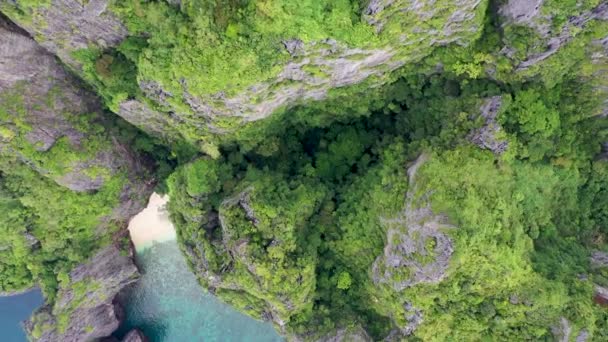 Вгорі Скелі Вапняку Острові Пхі Пхі Таїланд — стокове відео