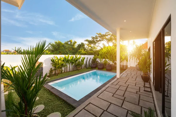 Tropisch Uitzicht Villa Met Tuin Zwembad Open Woonkamer Bij Zonsopgang — Stockfoto