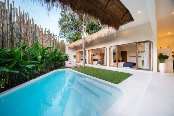 Onroerend Goed Luxe Exterieur Zwembad Villa Met Interieur Woonkamer Huis — Stockfoto
