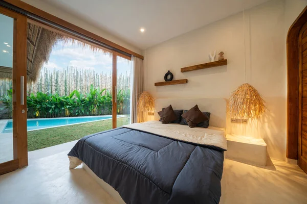 Innenarchitektur Des Schlafzimmers Luxuriösem Und Modernem Stil Pool Villa Verfügen Stockbild