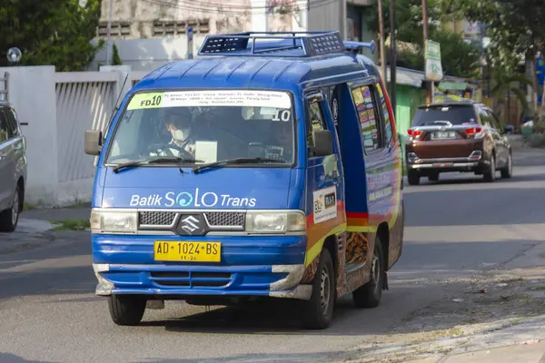 Surakarta - Endonezya, 17 Şubat 2024: Batik Solo Trans Feeder, eski filo