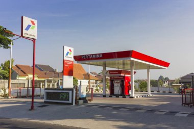 Karanganyar - Endonezya, 14 Ocak 2025: Pertamina Endonezya benzin istasyonu veya SPBU Pertamina, Karanganyar şehrinde yer almaktadır.