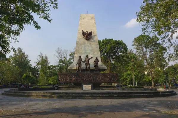 Surakarta - Endonezya, 14 Ocak 2025: Anıt 45, Banjarsari, Surakarta 'da bulunan ulusal kahraman heykeli ile tarihi bir simgedir.