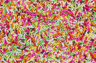 Canlı ve neşeli bir yakın çekim yoğun bir şeker serpintisi dokusunu yakalar..