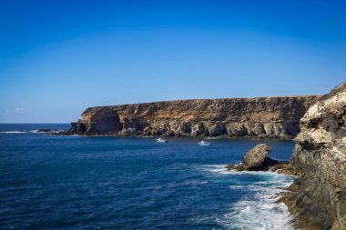 Deniz kıyısının güzel manzarası