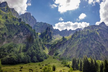 Dağların güzel manzarası