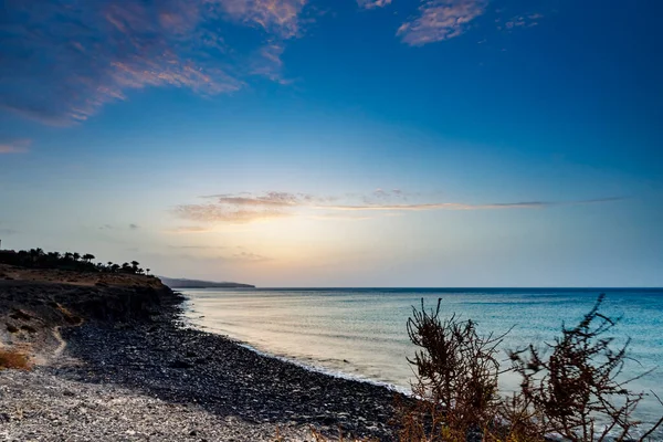 Denizin üzerinde güzel bir gün batımı