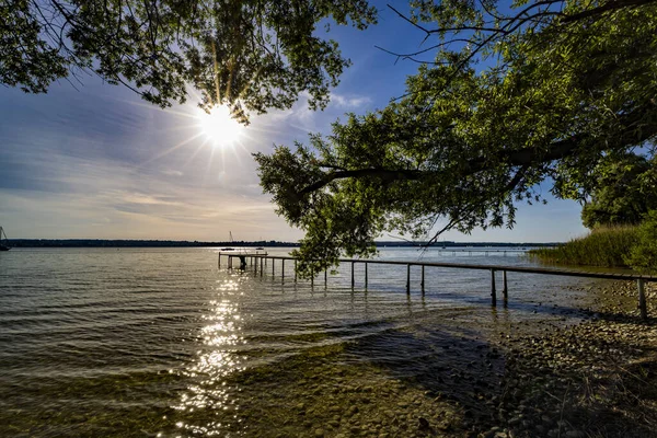 Gölün üzerinde güzel bir gün batımı, Bavyera, Ammersee 
