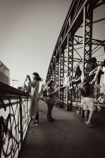 Münih Hackerbridge Köprüsü 'nden sokak fotoğrafı