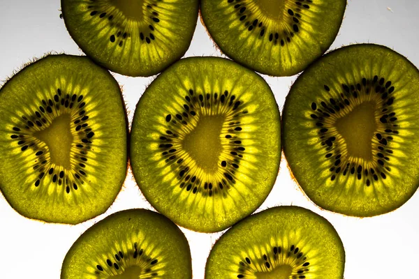 Gesneden Kiwi Fruit Witte Achtergrond — Stockfoto