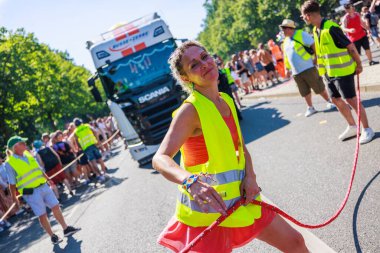 Berlin, Berlin / Almanya - Temmuz 08.2023: Berlin 'deki Gezegen Yürüyüşü. Rave the Planet bir elektronik dans müzik festivali ve teknogeçit..