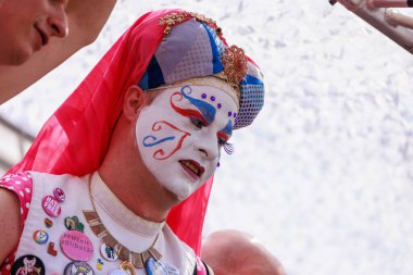 Berlin, Almanya 23 Temmuz 2023: Christopher Caddesi Günü. Berlin Onur Kutlaması, lezbiyen, eşcinsel, biseksüel, transseksüel ve homoseksüel (LGBTQ +) insanları ve onların müttefiklerini kutlamak için düzenlenen bir gurur geçididir..