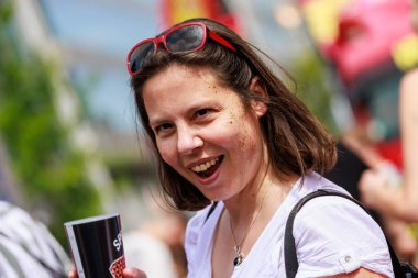 Berlin, Almanya 23 Temmuz 2023: Christopher Caddesi Günü. Berlin Onur Kutlaması, lezbiyen, eşcinsel, biseksüel, transseksüel ve homoseksüel (LGBTQ +) insanları ve onların müttefiklerini kutlamak için düzenlenen bir gurur geçididir..