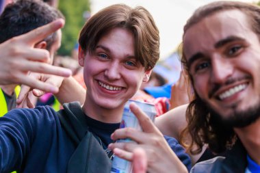 Berlin, Almanya 23 Temmuz 2023: Christopher Caddesi Günü. Berlin Onur Kutlaması, lezbiyen, eşcinsel, biseksüel, transseksüel ve homoseksüel (LGBTQ +) insanları ve onların müttefiklerini kutlamak için düzenlenen bir gurur geçididir..