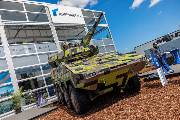 Берлин / Германия - 09 июня 2024: Боксер Rheinmetall Skyranger стоит на ILA (Internationale Luft- und Raumfahrtausstellung)