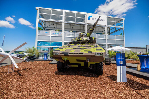 Берлин / Германия - 09 июня 2024: Боксер Rheinmetall Skyranger стоит на ILA (Internationale Luft- und Raumfahrtausstellung)