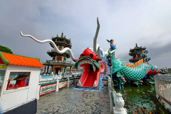 Guanyin Avalokitesvara Montando Uma Estátua Dragão Zuoying Lotus Pond Kaohsiung — Fotografia de Stock