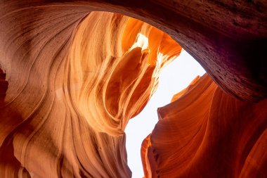 Aşağı Antilop Kanyonu Arizona, Page yakınlarındaki Navajo Reservation 'da doğal bir eğlence merkezi.