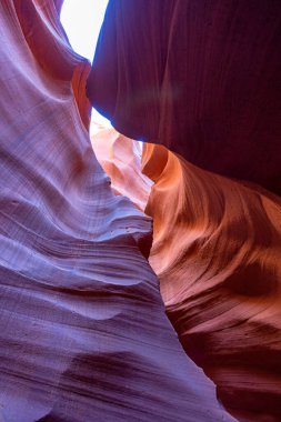 Aşağı Antilop Kanyonu Arizona, Page yakınlarındaki Navajo Reservation 'da doğal bir eğlence merkezi.