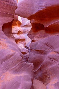 Aşağı Antilop Kanyonu Arizona, Page yakınlarındaki Navajo Reservation 'da doğal bir eğlence merkezi.