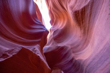 Aşağı Antilop Kanyonu Arizona, Page yakınlarındaki Navajo Reservation 'da doğal bir eğlence merkezi.