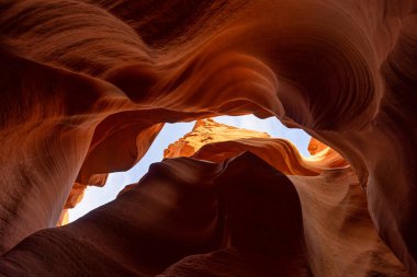 Aşağı Antilop Kanyonu Arizona, Page yakınlarındaki Navajo Reservation 'da doğal bir eğlence merkezi.