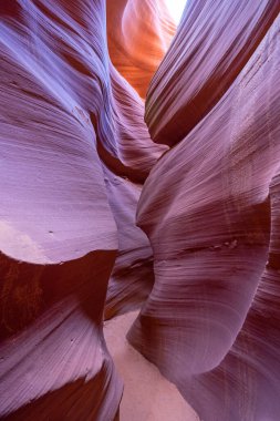 Aşağı Antilop Kanyonu Arizona, Page yakınlarındaki Navajo Reservation 'da doğal bir eğlence merkezi.