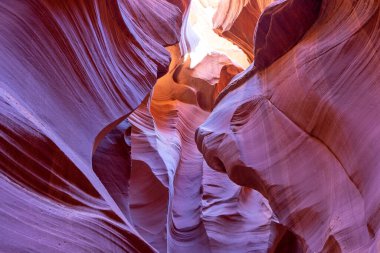 Aşağı Antilop Kanyonu Arizona, Page yakınlarındaki Navajo Reservation 'da doğal bir eğlence merkezi.