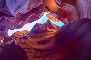 Aşağı Antilop Kanyonu Arizona, Page yakınlarındaki Navajo Reservation 'da doğal bir eğlence merkezi.