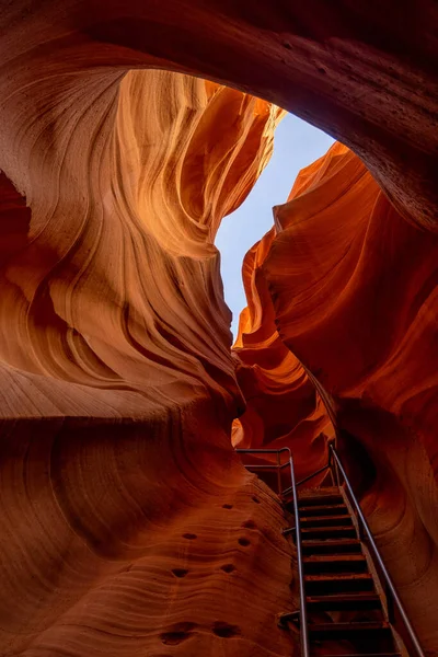 Aşağı Antilop Kanyonu Arizona, Page yakınlarındaki Navajo Reservation 'da doğal bir eğlence merkezi.