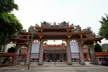Da Longdong Baoan Tapınağı, Taipei 'deki Bao Sheng Da Di' ye adanmış 1831 yılında tamamlandı.