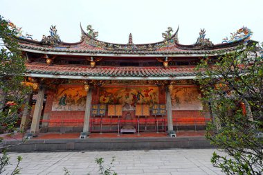 Da Longdong Baoan Tapınağı, Taipei 'deki Bao Sheng Da Di' ye adanmış 1831 yılında tamamlandı.